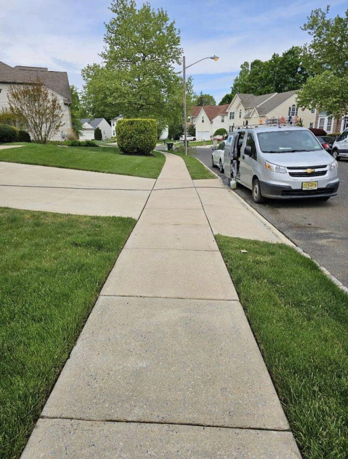 Top Quality Driveway and Sidewalk Cleaning Performed Burlington New Jersey